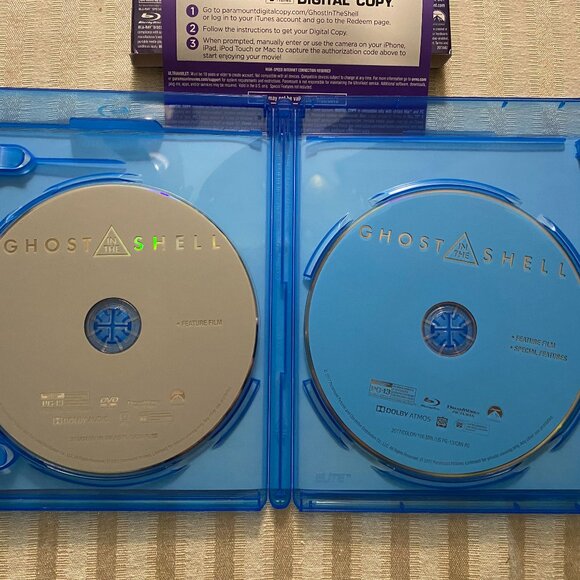 GHOST IN THE SHELL BLU-RAY + DVD + DIGITAL HD MOVIE - Picture 5 of 6
